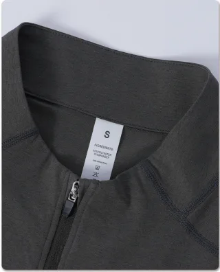Cooling Sun-Protection Long-Sleeve Sports T-Shirt — Neckline and zipper